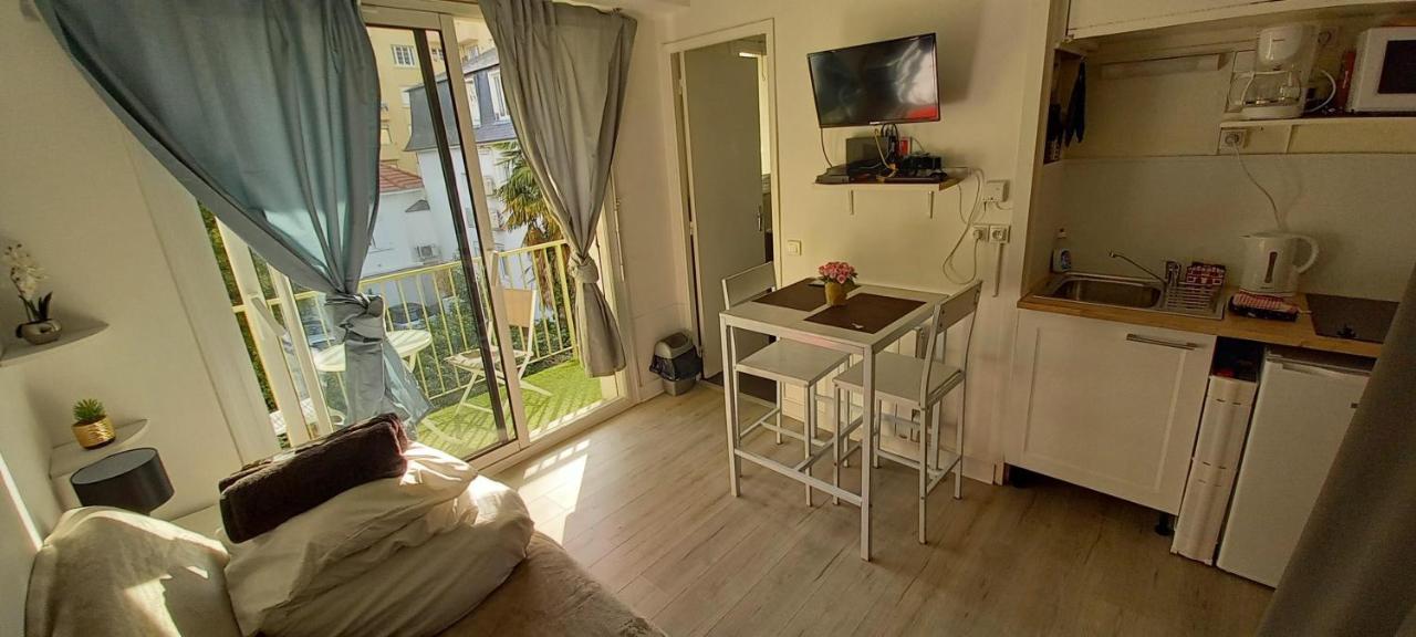 Au Petit Repere Palois -Studio - Centre Ville-Balcon-Wifi Fibre بو المظهر الخارجي الصورة